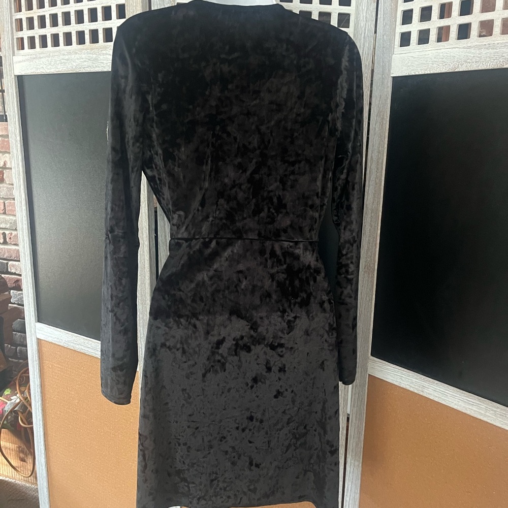 Boohoo Black Long Sleeve V-Neck Fit and Flare Dress - Picture 3 of 6